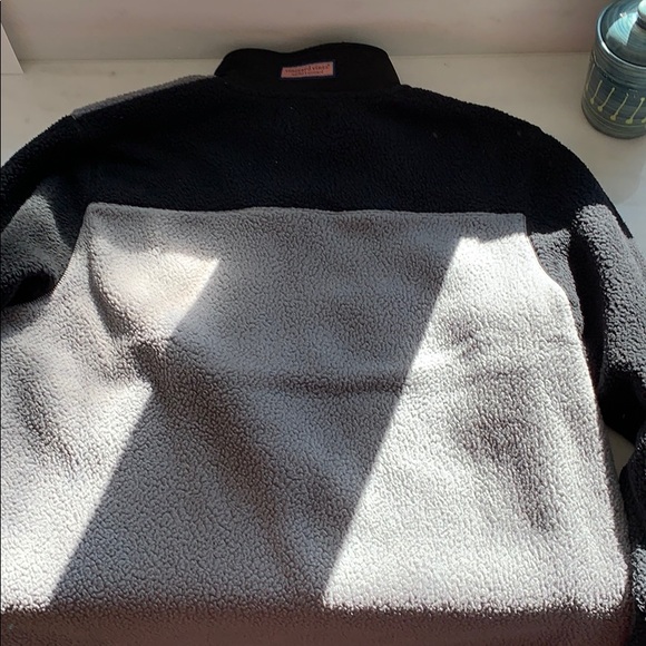 Vineyard Vines 1/2 Zip Sherpa - Picture 4 of 5